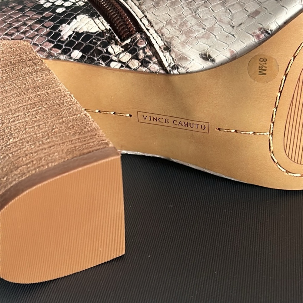 New Vince Camuto Fedrilla Snake Print Embossed Block Heel Peep Toe Bootie - Picture 13 of 15